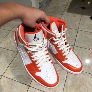 Air Jordan 1 Mid SE